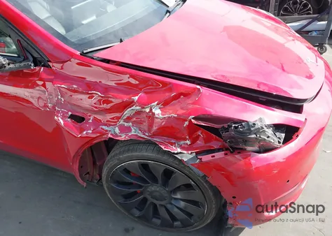 2022 Tesla Model Y Performance Dual Motor All-Wheel Drive z USA, uszkodzony, nr VIN 7SAYGDEF0NF446034